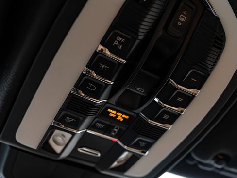 Used 2017 Porsche Cayenne S AWD/4WD image 40