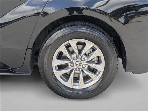 Used 2024 Toyota Sienna XLE image 22