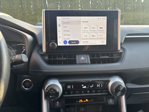 Used 2025 Toyota RAV4 XLE w/ Convenience Package image 25