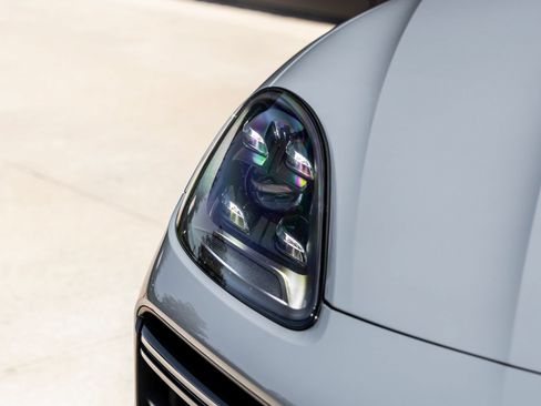 Certified 2022 Porsche Cayenne Turbo GT AWD/4WD image 21