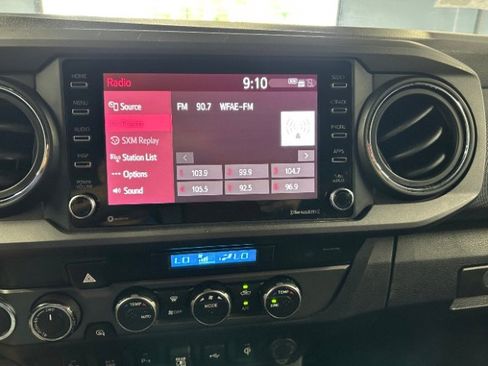 Used 2022 Toyota Tacoma TRD Off-Road image 15