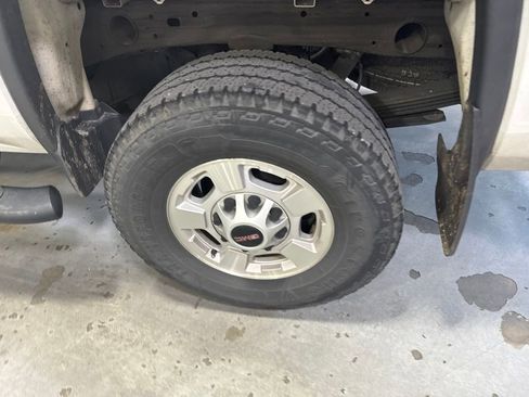 Used 2015 GMC Sierra 2500 2WD Double Cab w/ Sierra Convenience Package image 16