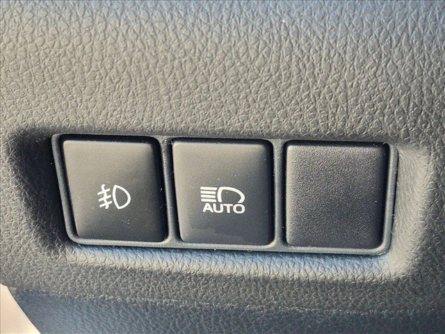 Used 2018 Toyota C-HR XLE FWD image 13