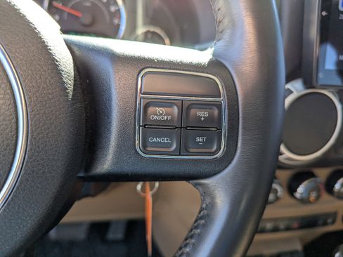 Used 2016 Jeep Wrangler Unlimited Rubicon w/ Connectivity Group AWD/4WD image 16