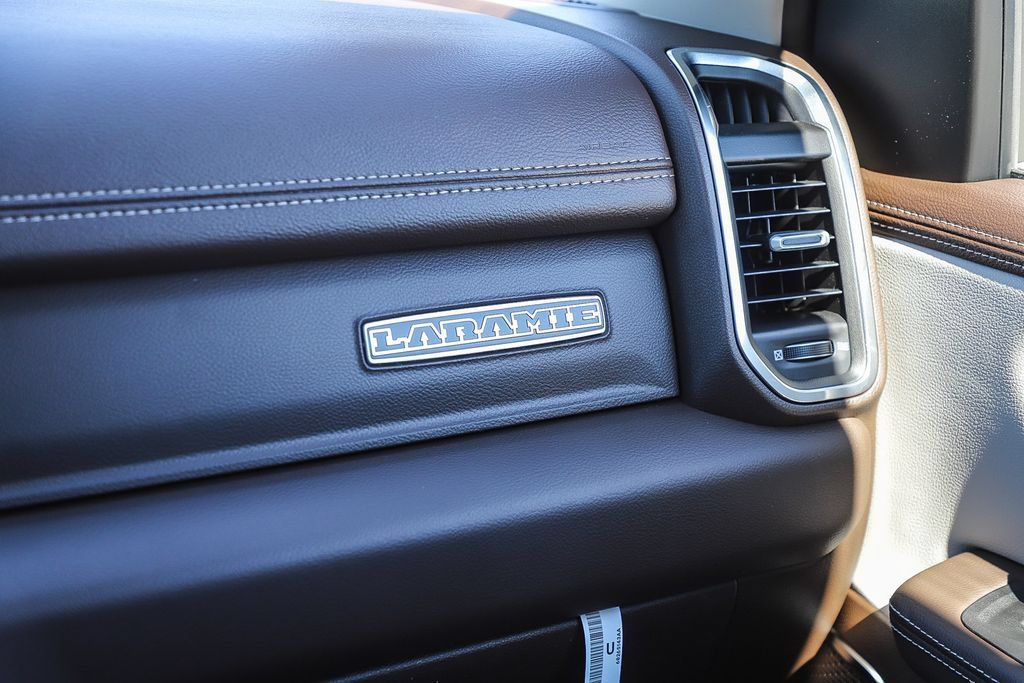 New 2026 RAM 1500 Laramie AWD/4WD image 17