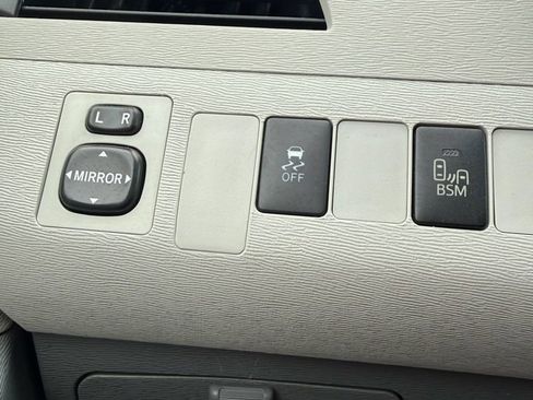 Used 2014 Toyota Sienna SE image 13