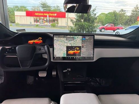 Used 2021 Tesla Model S Plaid image 9