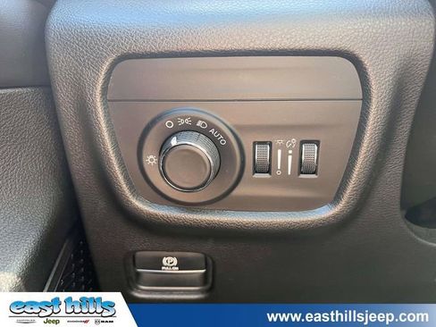 Certified 2023 Jeep Grand Cherokee Altitude AWD/4WD image 24