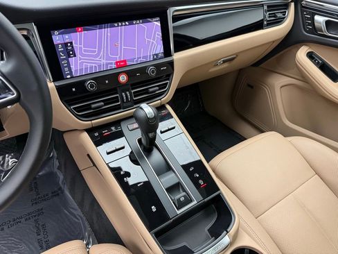 Used 2025 Porsche Macan image 15