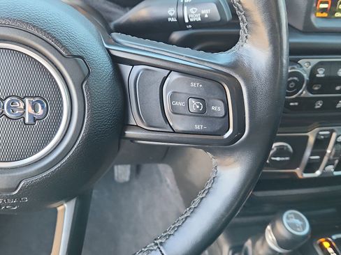 Used 2021 Jeep Gladiator Sport image 17