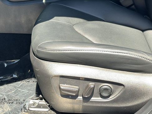 Used 2024 Toyota Highlander Platinum FWD image 28