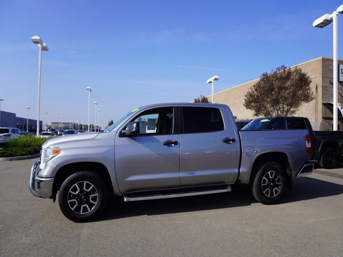 Used 2017 Toyota Tundra SR5 w/ SR5 Upgrade Package image 6
