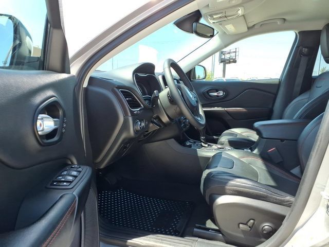 Used 2022 Jeep Cherokee Trailhawk w/ Premium Leather Package AWD/4WD image 15