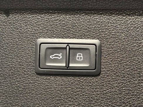 Used 2018 Audi SQ5 Premium Plus w/ S Sport Package image 28