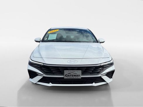 Used 2025 Hyundai Elantra SE image 8