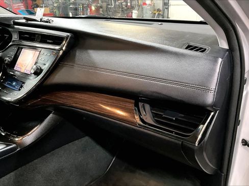 Used 2013 Toyota Avalon Limited image 17