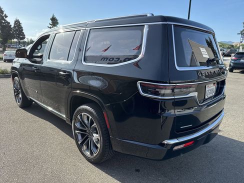 Used 2022 Jeep Grand Wagoneer Series III w/ Rear Seat Video Group 1 AWD/4WD image 3