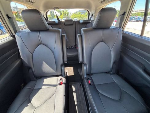 Used 2025 Toyota Grand Highlander FWD image 40