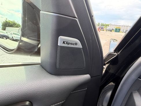 Used 2025 Nissan Armada Platinum Reserve AWD/4WD image 5