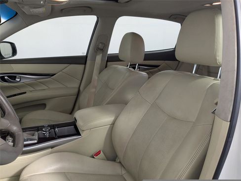 Used 2019 INFINITI Q70 L 3.7 image 11