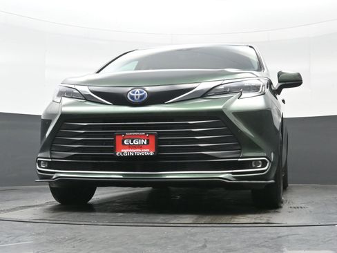 Used 2024 Toyota Sienna XLE image 29