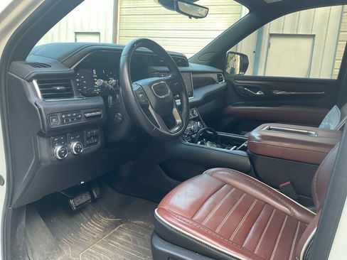 Used 2024 GMC Yukon Denali Ultimate AWD/4WD image 15