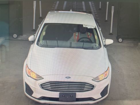 Used 2020 Ford Fusion SE image 15