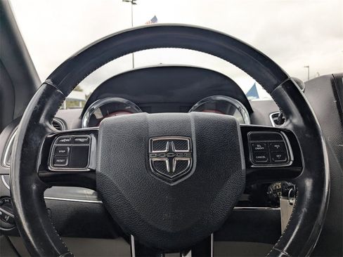 Used 2019 Dodge Grand Caravan SXT image 24