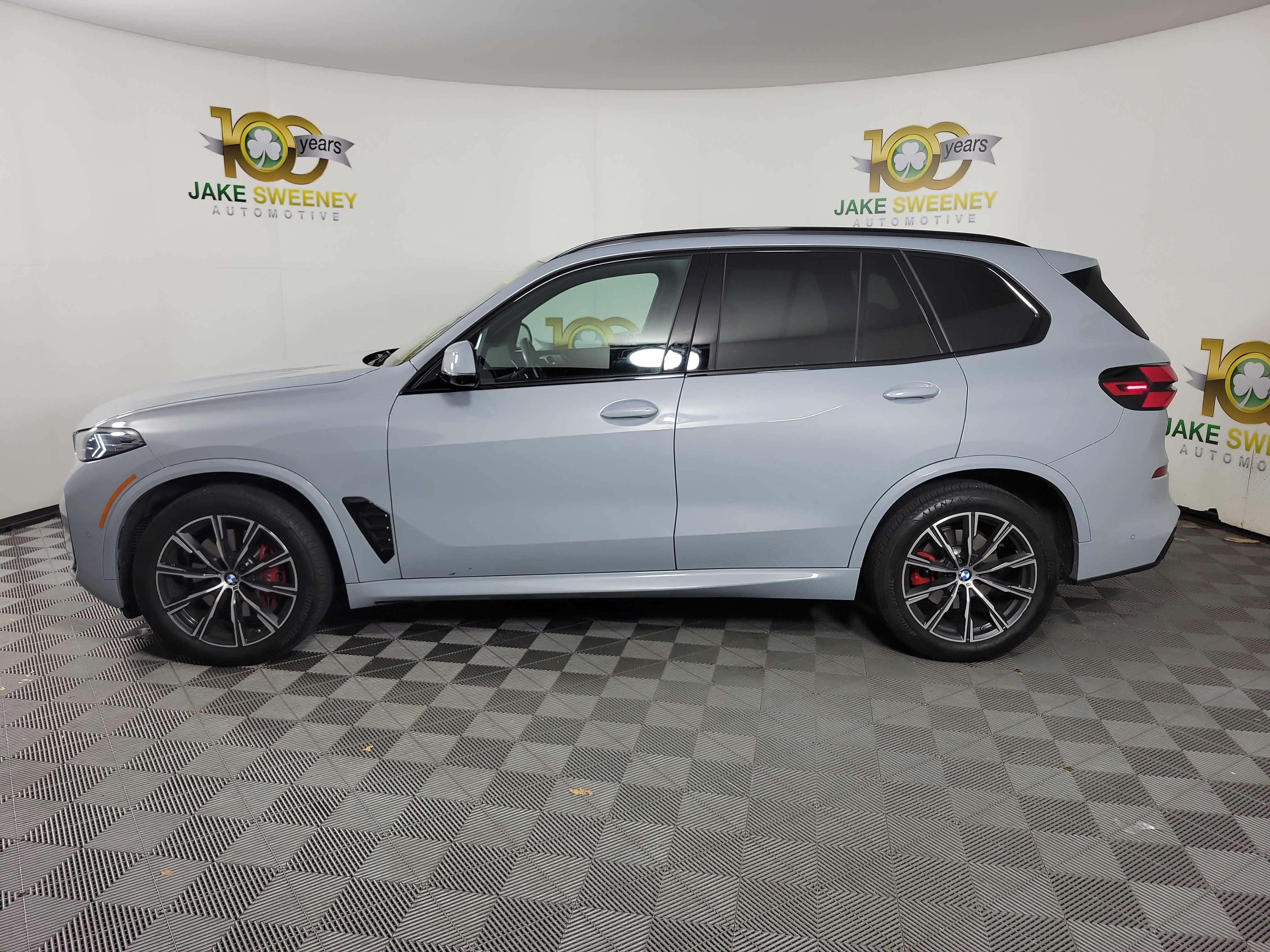 Certified 2024 BMW X5 xDrive40i w/ M Sport Package AWD/4WD image 2
