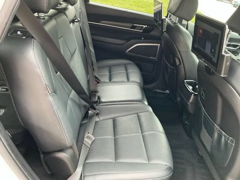 Used 2023 Kia Telluride EX FWD image 15