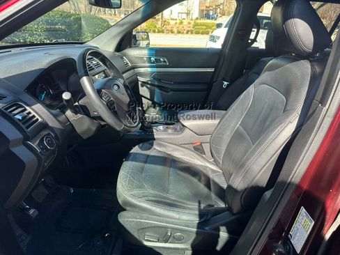 Used 2018 Ford Explorer XLT FWD image 8