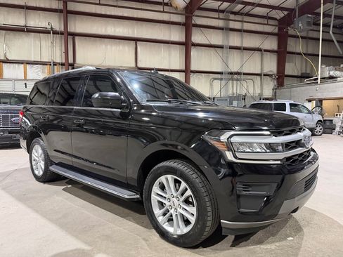 Used 2022 Ford Expedition XLT AWD/4WD image 2