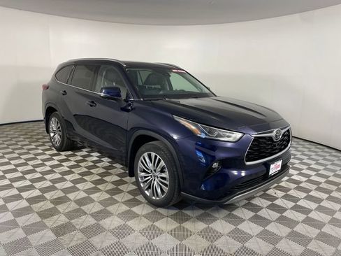 Used 2023 Toyota Highlander Platinum AWD/4WD image 24