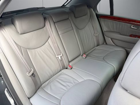 Used 2005 Lexus LS 430 RWD image 15