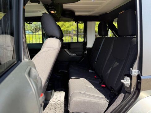 Used 2018 Jeep Wrangler Unlimited Sport S AWD/4WD image 11