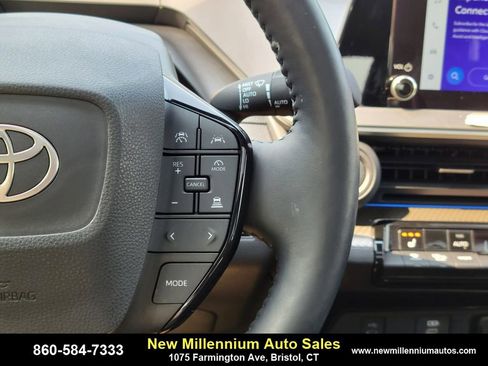 Used 2024 Toyota Prius XLE image 30