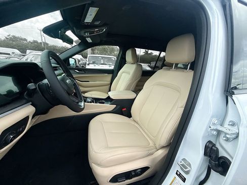 New 2026 Jeep Grand Cherokee L Limited RWD image 22