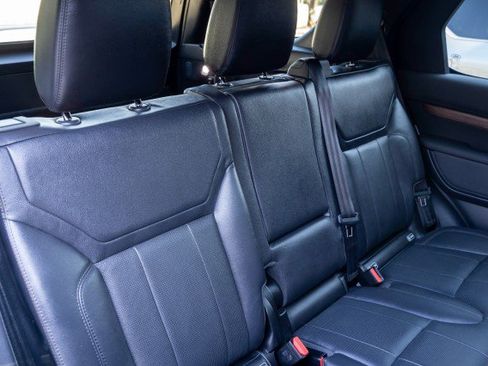 Used 2020 Land Rover Discovery HSE image 41