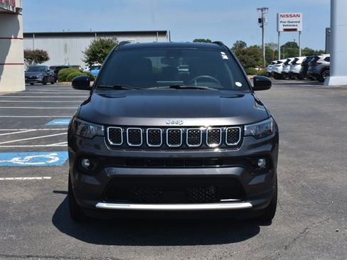 Used 2023 Jeep Compass Limited AWD/4WD image 2