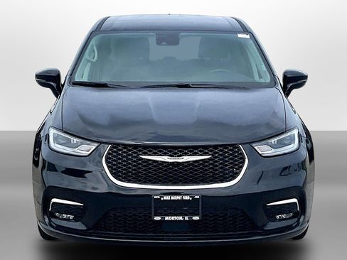 Used 2024 Chrysler Pacifica Touring-L FWD image 3