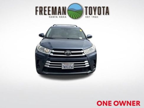 Used 2017 Toyota Highlander LE AWD/4WD image 3