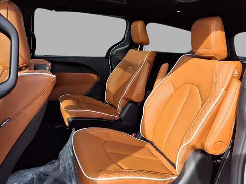 New 2026 Chrysler Pacifica Pinnacle image 23
