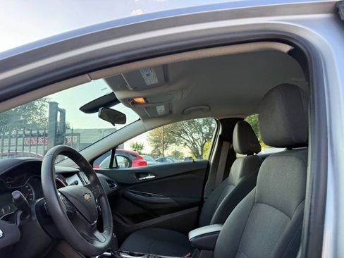 Used 2017 Chevrolet Cruze LT w/ Convenience Package FWD image 6