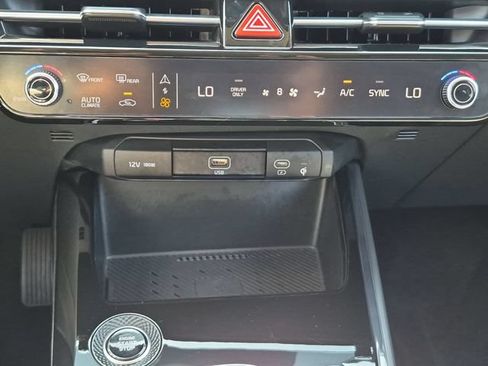 Used 2024 Kia Niro EX FWD image 22