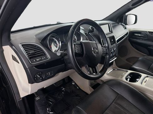 Used 2019 Dodge Grand Caravan SXT FWD image 11