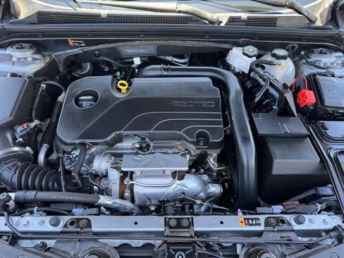 Used 2025 Chevrolet Malibu LT image 8