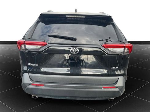 Used 2021 Toyota RAV4 XLE image 4