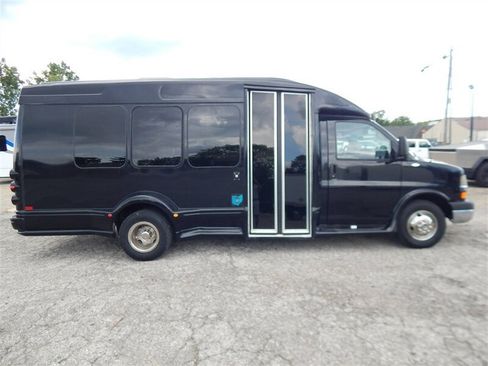 Used 2010 Chevrolet Express 3500 Extended RWD image 6