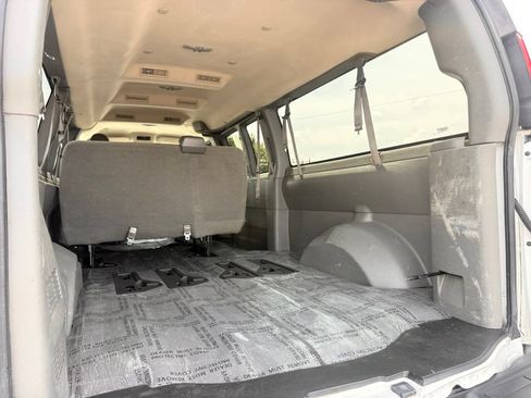 Used 2020 Chevrolet Express 3500 LT w/ LT Preferred Equipment Group RWD image 34