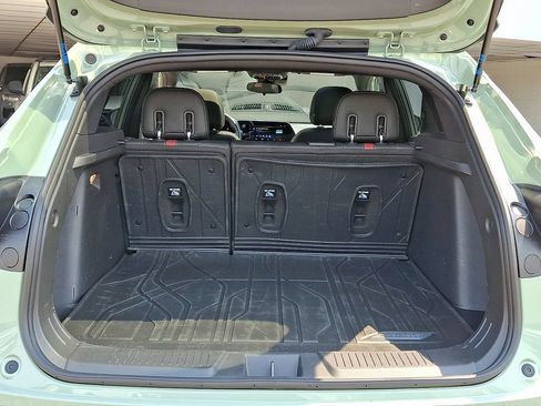 Used 2024 Chevrolet Trax RS w/ Sunroof Package FWD image 34